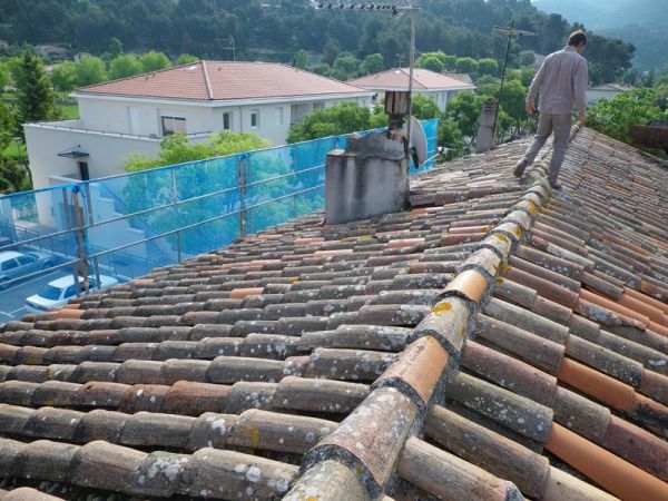 Rénovation d'une toiture d'un mas à Gemenos